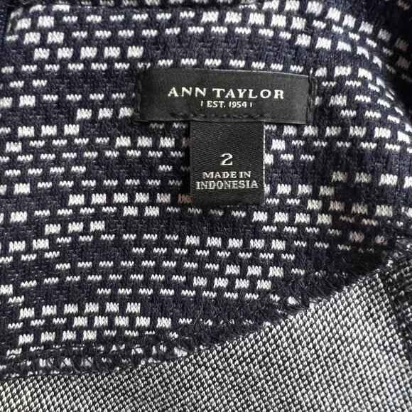 Ann Taylor Textured Knit Sheath Dress - Size 2 - Picture 7 of 7